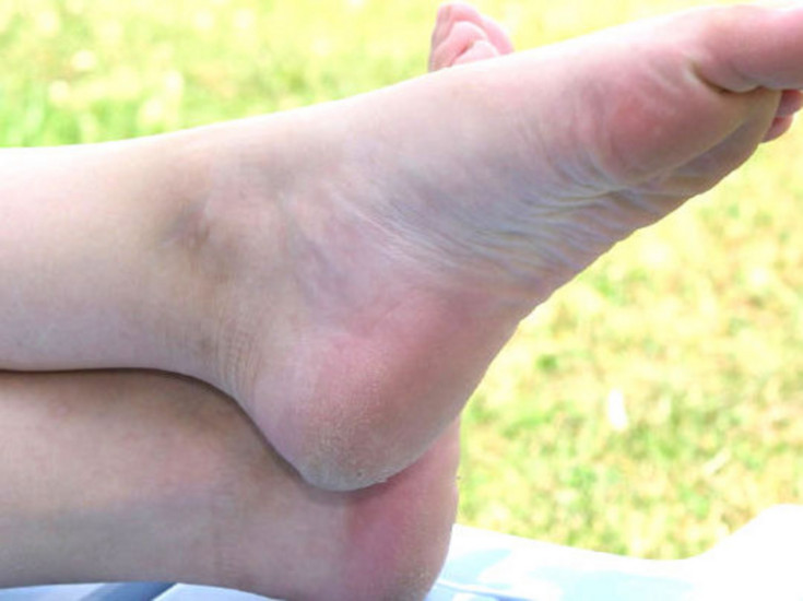 Angelina jolie feet pics