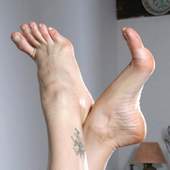 bare teen feet