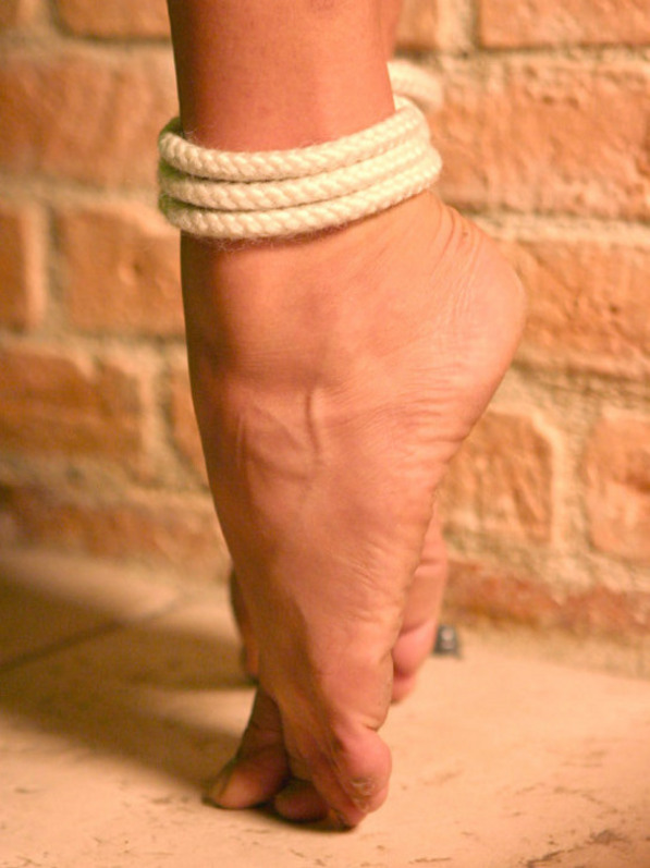 Female foot model