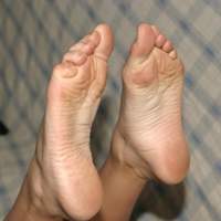 female foot trample