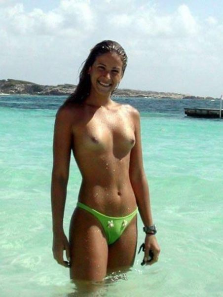 452px x 602px - Brazilian Beach Girl Topless - New Porn Pics